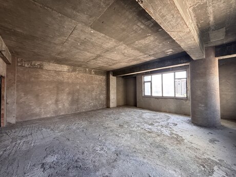 4-комн. новостройка - м. 28 мая - 300 м²