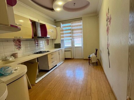 3 otaqlı yeni tikili - 8 Noyabr m. - 135 m²