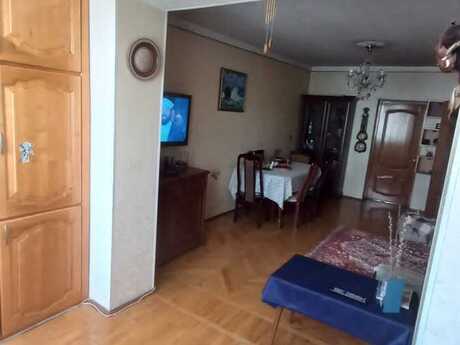 3 otaqlı köhnə tikili - 8-ci mikrorayon q. - 75 m²