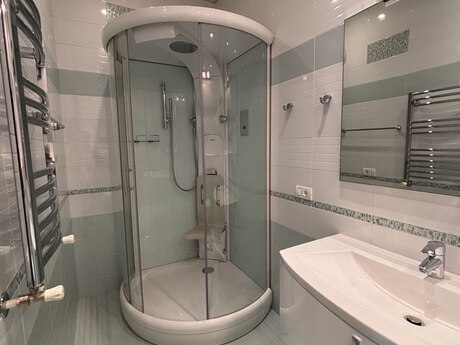 4-комн. новостройка - м. 8 ноября - 211 м²