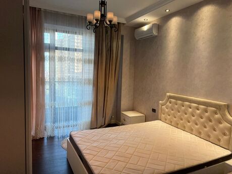 4 otaqlı yeni tikili - 8 Noyabr m. - 165 m²