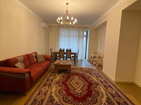 3 otaqlı yeni tikili - 8 Noyabr m. - 145 m²