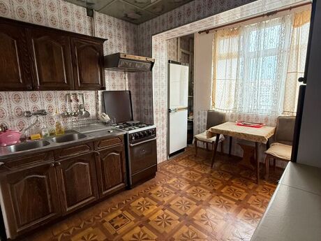 5 otaqlı köhnə tikili - Xalqlar Dostluğu m. - 130 m²