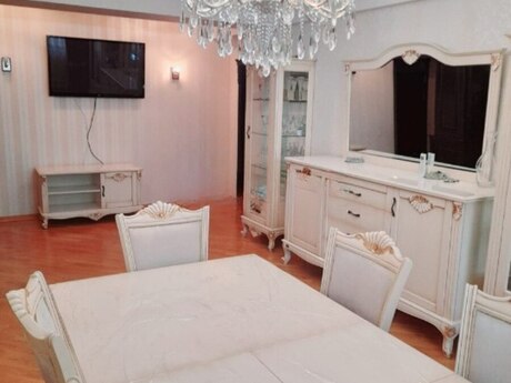 4 otaqlı yeni tikili - İnşaatçılar m. - 130 m²