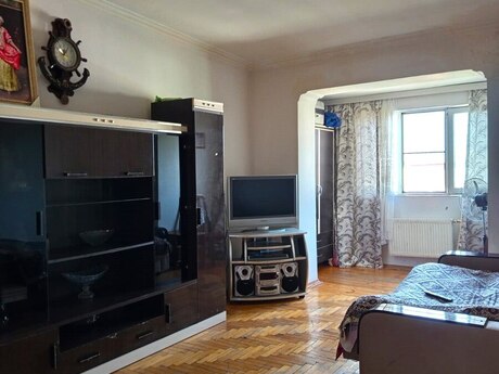 Объявление №6050925 - Баку, м. Халглар Достлугу, 3-комн., 75 м², 5/5 этаж