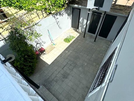 6 otaqlı həyət evi/bağ evi - Azadlıq Prospekti m. - 330 m²