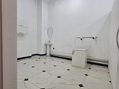 Obyekt - İnşaatçılar m. - 120 m²