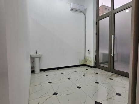 Obyekt - İnşaatçılar m. - 120 m²