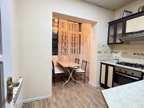1 otaqlı köhnə tikili - İnşaatçılar m. - 51 m²