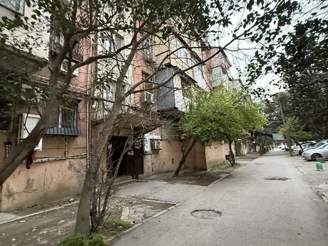 Elan №6051363 - Bakı, Memar Əcəmi m., 3 otaqlı, 75 m², 4/5 mərtəbə