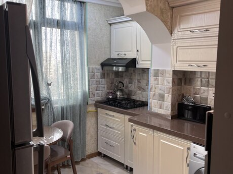 5 otaqlı köhnə tikili - Bakıxanov q. - 113 m²