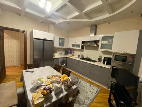 3 otaqlı yeni tikili - 8 Noyabr m. - 140 m²
