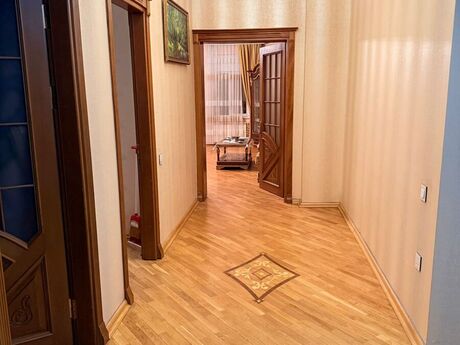 3-комн. новостройка - м. 28 мая - 150 м²