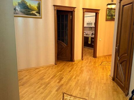3-комн. новостройка - м. 28 мая - 150 м²