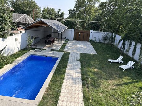 5 otaqlı həyət evi/bağ evi - Qəbələ - 300 m²