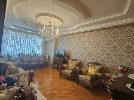Elan №6051677 - Bakı, 8-ci mikrorayon q., 3 otaqlı, 100 m², 15/17 mərtəbə