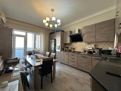 3 otaqlı yeni tikili - İnşaatçılar m. - 136 m²
