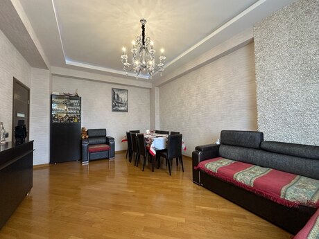 3 otaqlı yeni tikili - İnşaatçılar m. - 136 m²