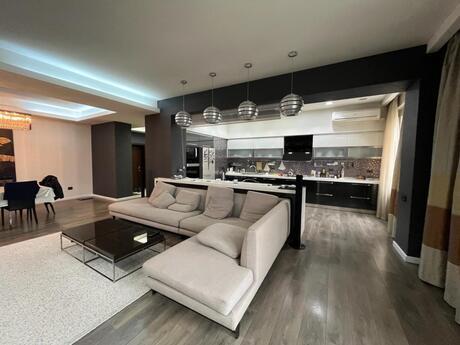 4 otaqlı yeni tikili - Şah İsmayıl Xətai m. - 200 m²