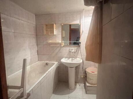5 otaqlı köhnə tikili - Yeni Günəşli q. - 120 m²