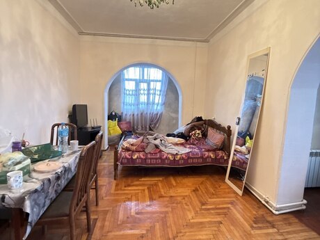 1 otaqlı köhnə tikili - İnşaatçılar m. - 45 m²