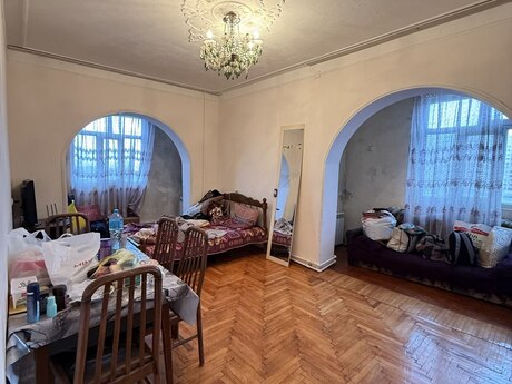 1 otaqlı köhnə tikili - İnşaatçılar m. - 45 m²