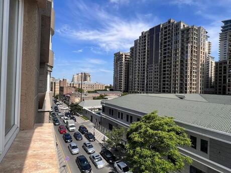4 otaqlı yeni tikili - 28 May m. - 200 m²