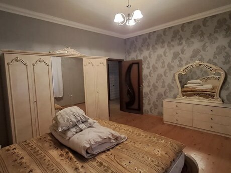 8 otaqlı həyət evi/bağ evi - İmişli - 370 m²