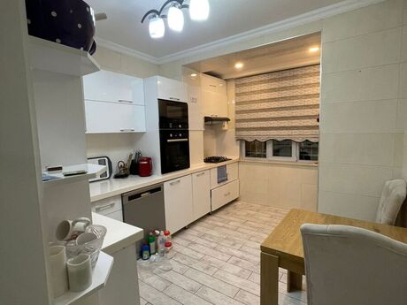 5 otaqlı köhnə tikili - Azadlıq Prospekti m. - 120 m²