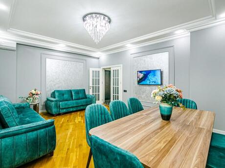 7 otaqlı yeni tikili - Səbail r. - 210 m²