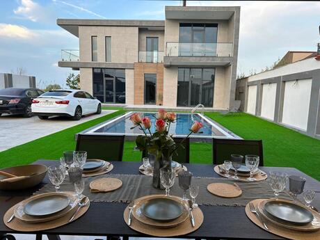 5 otaqlı həyət evi/bağ evi - Novxanı q. - 250 m²