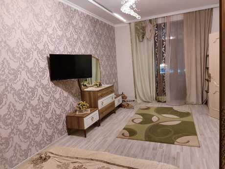 5 otaqlı həyət evi/bağ evi - Novxanı q. - 250 m²