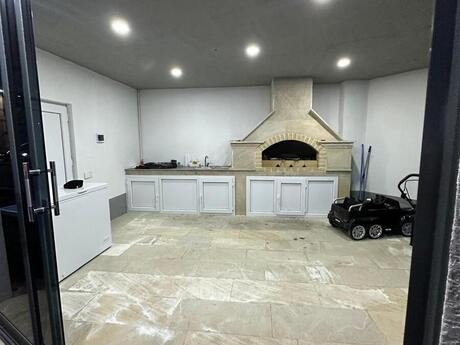 4 otaqlı həyət evi/bağ evi - Şüvəlan q. - 200 m²