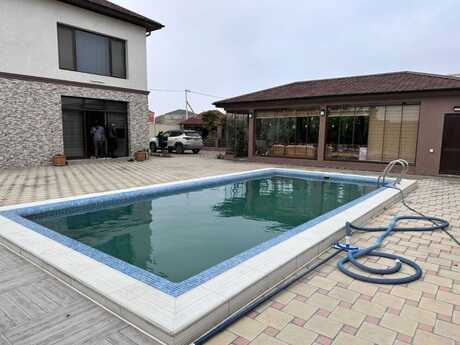 4 otaqlı həyət evi/bağ evi - Türkan q. - 320 m²