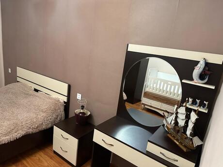 7 otaqlı həyət evi/bağ evi - Novxanı q. - 240 m²