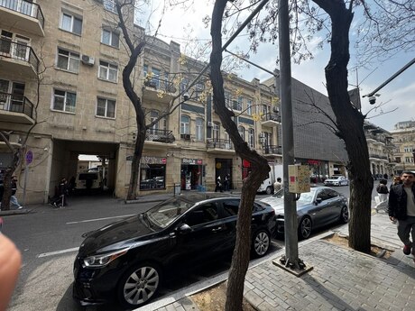 Объявление №6052831 - Баку, м. Сахил, 3-комн., 80 м², 2/5 этаж