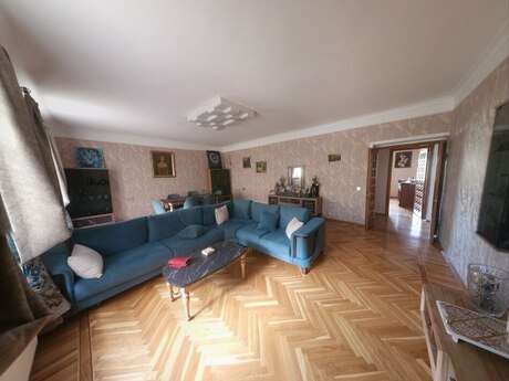 6 otaqlı həyət evi/bağ evi - Badamdar q. - 340 m²