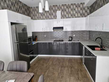 5 otaqlı həyət evi/bağ evi - Mərdəkan q. - 245 m²