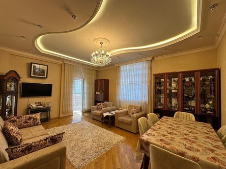 Elan №6053127 - Bakı, İnşaatçılar m., 3 otaqlı, 140 m², 8/16 mərtəbə