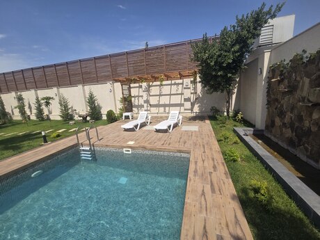 5 otaqlı həyət evi/bağ evi - Mərdəkan q. - 235 m²