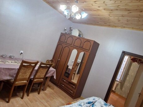 2 otaqlı həyət evi/bağ evi - İnşaatçılar m. - 40 m²