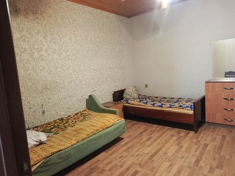 2 otaqlı həyət evi/bağ evi - İnşaatçılar m. - 40 m²