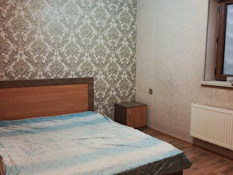 2 otaqlı həyət evi/bağ evi - İnşaatçılar m. - 40 m²