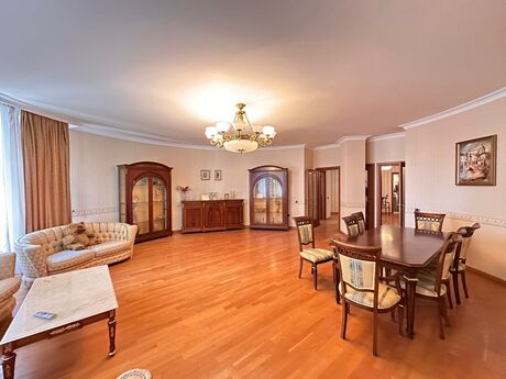 4-комн. новостройка - м. 28 мая - 240 м²