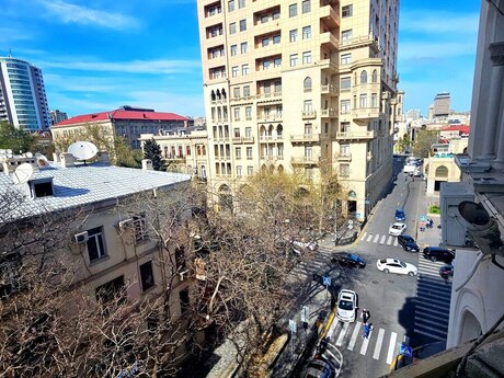 2 otaqlı köhnə tikili - Sahil m. - 71 m²