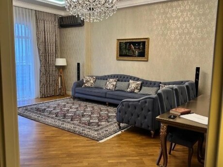 4-комн. новостройка - Насиминский р. - 160 м²