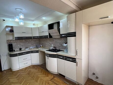 5 otaqlı köhnə tikili - Əhmədli q. - 120 m²