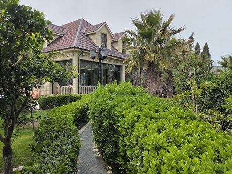 5 otaqlı həyət evi/bağ evi - Şüvəlan q. - 300 m²