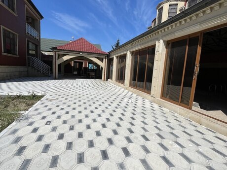 8 otaqlı həyət evi/bağ evi - Novxanı q. - 220 m²