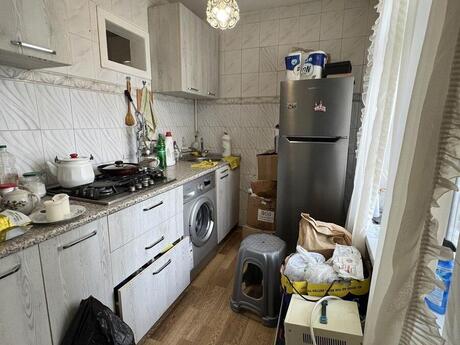 1 otaqlı köhnə tikili - İnşaatçılar m. - 30 m²